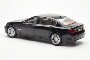 BMW 750Li F02 Facelift Carbon Czarny Kyosho 1:18 08784BK Metal — zdjęcie 7 z 8