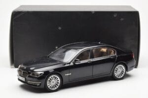 BMW 750Li F02 Facelift Carbon Czarny Kyosho 1:18 08784BK Metal — zdjęcie 8 z 8