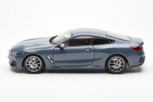 BMW 850i G15 Barcelona Blue Metallic Norev 1:18 80432450995 Metal — zdjęcie 4 z 8