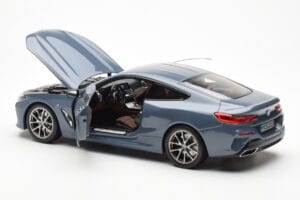 BMW 850i G15 Barcelona Blue Metallic Norev 1:18 80432450995 Metal — zdjęcie 5 z 8