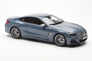 BMW 850i G15 Barcelona Blue Metallic Norev 1:18 80432450995 Metal — zdjęcie 6 z 8