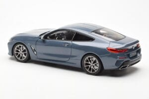BMW 850i G15 Barcelona Blue Metallic Norev 1:18 80432450995 Metal — zdjęcie 7 z 8