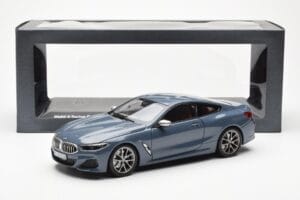 BMW 850i G15 Barcelona Blue Metallic Norev 1:18 80432450995 Metal — zdjęcie 8 z 8