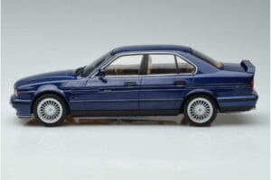 BMW Alpina B10 4.6 E34 Niebieski MCG 1:18 MCG18230 Metal — zdjęcie 3 z 6