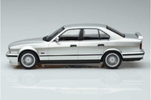 BMW Alpina B10 4.6 E34 Srebrny MCG 1:18 MCG18231 Metal — zdjęcie 3 z 5