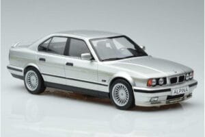 BMW Alpina B10 4.6 E34 Srebrny MCG 1:18 MCG18231 Metal — zdjęcie 4 z 5