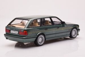 BMW Alpina B10 E34 Touring Ciemnozielony MCG 1:18 MCG18331 Metal — zdjęcie 2 z 6