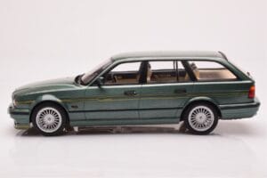 BMW Alpina B10 E34 Touring Ciemnozielony MCG 1:18 MCG18331 Metal — zdjęcie 3 z 6