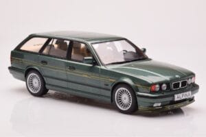 BMW Alpina B10 E34 Touring Ciemnozielony MCG 1:18 MCG18331 Metal — zdjęcie 4 z 6