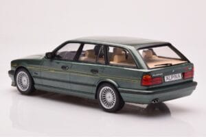 BMW Alpina B10 E34 Touring Ciemnozielony MCG 1:18 MCG18331 Metal — zdjęcie 5 z 6