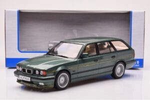 BMW Alpina B10 E34 Touring Ciemnozielony MCG 1:18 MCG18331 Metal — zdjęcie 6 z 6
