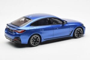 BMW i4 M50 G26 Niebieski Otto 1:18 OT453 Żywica — zdjęcie 2 z 6
