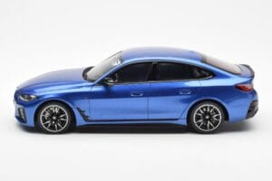 BMW i4 M50 G26 Niebieski Otto 1:18 OT453 Żywica — zdjęcie 3 z 6