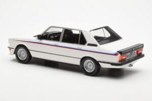 BMW M535i E12 Biały Norev 1:18 183265 Metal — zdjęcie 4 z 5