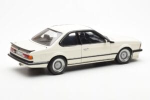 BMW M635 CSi E24 Biały Dealer Edition AUTOart 1:18 80430145829 Metal — zdjęcie 3 z 8
