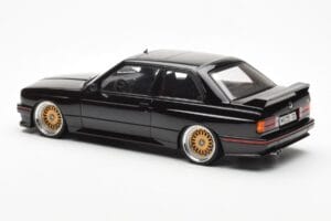 BMW M3 E30 Sport Evolution Czarny Custom Wheels AUTOart 1:18 70562 Metal — zdjęcie 7 z 8