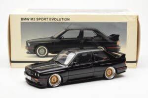 BMW M3 E30 Sport Evolution Czarny Custom Wheels AUTOart 1:18 70562 Metal — zdjęcie 8 z 8