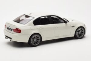 BMW M3 E90 Sedan Biały GT Spirit 1:18 GT053 Żywica — zdjęcie 2 z 6