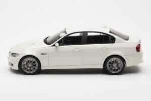 BMW M3 E90 Sedan Biały GT Spirit 1:18 GT053 Żywica — zdjęcie 3 z 6