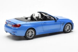 BMW M4 F83 Kabriolet Yas Marina Niebieski Paragon 1:18 80432339612 Metal — zdjęcie 3 z 8