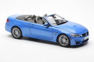BMW M4 F83 Kabriolet Yas Marina Niebieski Paragon 1:18 80432339612 Metal — zdjęcie 6 z 8