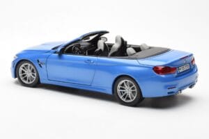BMW M4 F83 Kabriolet Yas Marina Niebieski Paragon 1:18 80432339612 Metal — zdjęcie 7 z 8