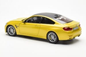 BMW M4 F82 Austin Żółty Metallic Paragon 1:18 80432339606 Metal — zdjęcie 7 z 8