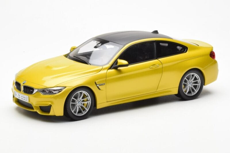 BMW M4 F82 Austin Żółty Metallic Paragon 1:18 80432339606 Metal
