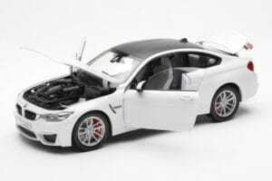 BMW M4 F82 Frozen Brilliant Biały Paragon 1:18 PA-97101 Metal — zdjęcie 2 z 8