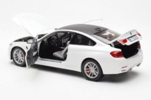 BMW M4 F82 Frozen Brilliant Biały Paragon 1:18 PA-97101 Metal — zdjęcie 5 z 8