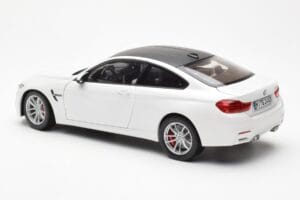 BMW M4 F82 Frozen Brilliant Biały Paragon 1:18 PA-97101 Metal — zdjęcie 7 z 8