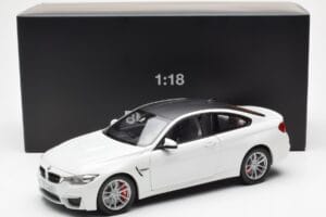 BMW M4 F82 Frozen Brilliant Biały Paragon 1:18 PA-97101 Metal — zdjęcie 8 z 8