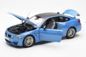 BMW M4 F82 Yas Marina Niebieski Paragon 1:18 PA-97102 Metal — zdjęcie 2 z 8