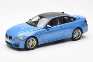 BMW M4 F82 Yas Marina Niebieski Paragon 1:18 PA-97102 Metal