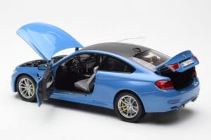 BMW M4 F82 Yas Marina Niebieski Paragon 1:18 PA-97102 Metal — zdjęcie 5 z 8