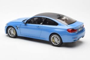 BMW M4 F82 Yas Marina Niebieski Paragon 1:18 PA-97102 Metal — zdjęcie 7 z 8