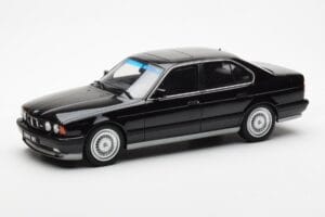 BMW M5 E34 Czarny Otto 1:18 OT690 Żywica