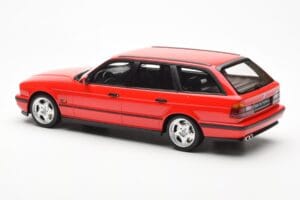 BMW M5 E34 Touring Czerwony Otto 1:18 OT951 Żywica — zdjęcie 5 z 6
