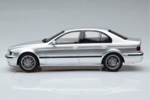 BMW M5 E39 Srebrny Otto 1:18 OT747B Żywica — zdjęcie 3 z 7