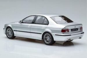 BMW M5 E39 Srebrny Otto 1:18 OT747B Żywica — zdjęcie 5 z 7