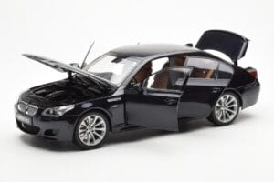 BMW M5 E60 Carbon Czarny Kyosho 1:18 08593BK Metal — zdjęcie 2 z 8
