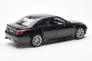 BMW M5 E60 Carbon Czarny Kyosho 1:18 08593BK Metal — zdjęcie 3 z 8