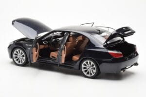 BMW M5 E60 Carbon Czarny Kyosho 1:18 08593BK Metal — zdjęcie 5 z 8