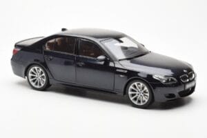 BMW M5 E60 Carbon Czarny Kyosho 1:18 08593BK Metal — zdjęcie 6 z 8
