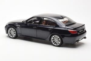 BMW M5 E60 Carbon Czarny Kyosho 1:18 08593BK Metal — zdjęcie 7 z 8