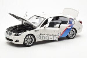 BMW M5 E60 Ring Taxi Nurburgring Kyosho 1:18 08593RT Metal — zdjęcie 2 z 8