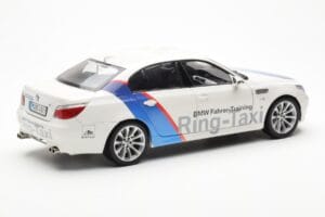 BMW M5 E60 Ring Taxi Nurburgring Kyosho 1:18 08593RT Metal — zdjęcie 3 z 8