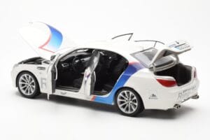 BMW M5 E60 Ring Taxi Nurburgring Kyosho 1:18 08593RT Metal — zdjęcie 5 z 8