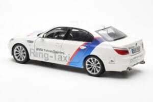 BMW M5 E60 Ring Taxi Nurburgring Kyosho 1:18 08593RT Metal — zdjęcie 7 z 8