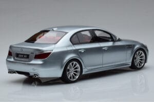 BMW M5 E60 Srebrny Otto 1:18 OT426 Żywica — zdjęcie 2 z 6
